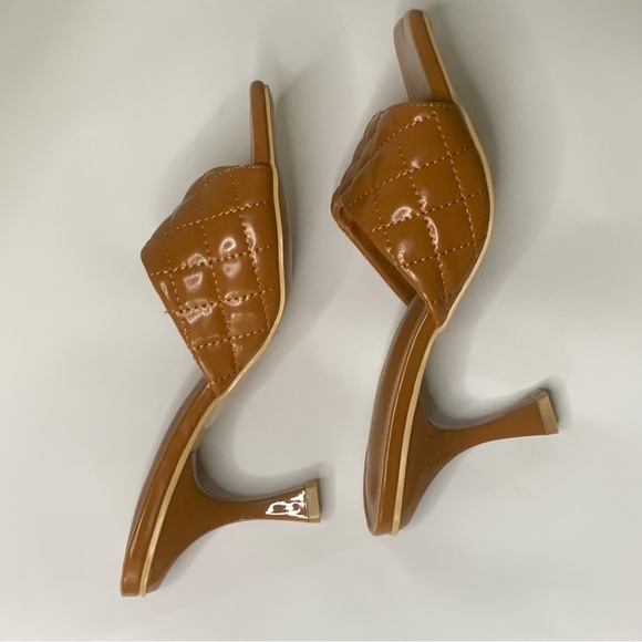 Heels slides like new condition European size 37 US size 6 1/2 - Picture 9 of 13